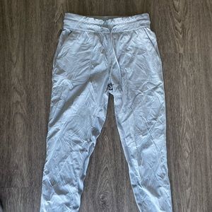 Beyond the Studio crop rhino grey size 8